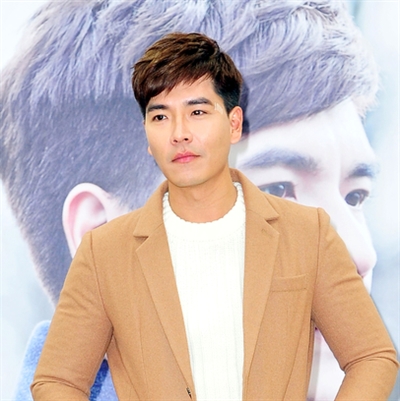 eva huang  小鲜肉姓名    王传一